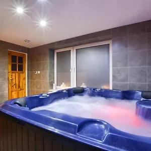 4 Pory Roku Bed & Breakfast